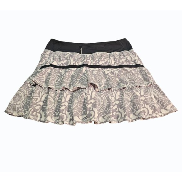 Lululemon Skort Womens 4 Gray Black Run Pace Setter Tennis Skirt Ruffled Tiered - Picture 1 of 10